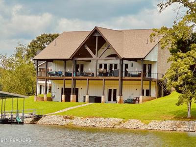 1335 Scenic Lakeview Drive