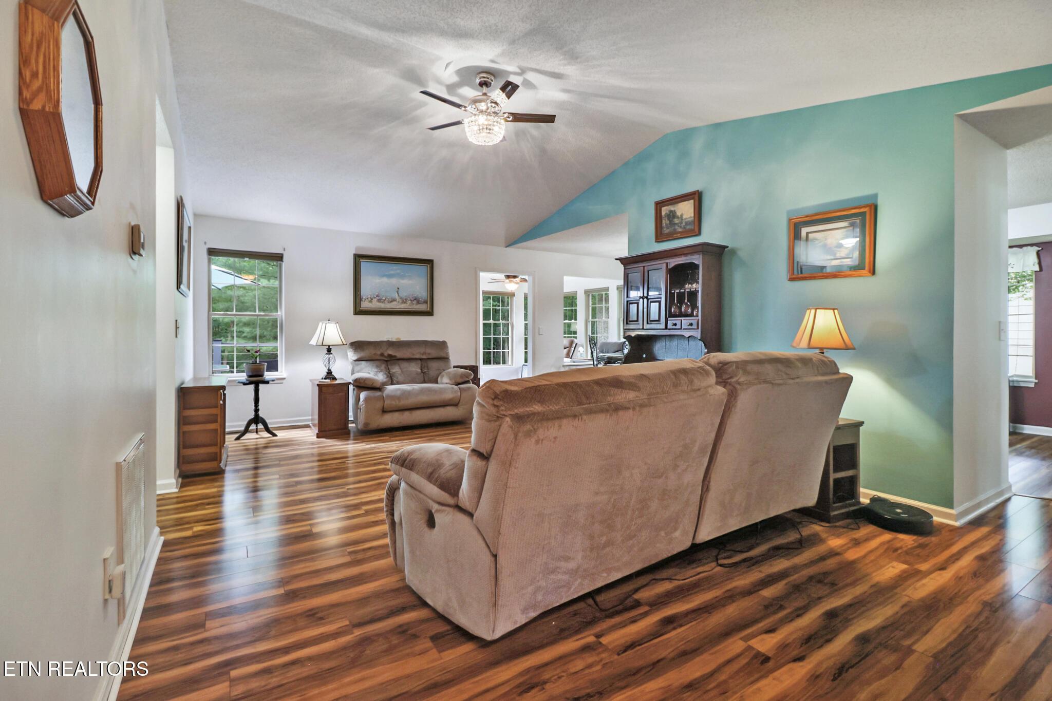 Image 2: Living room