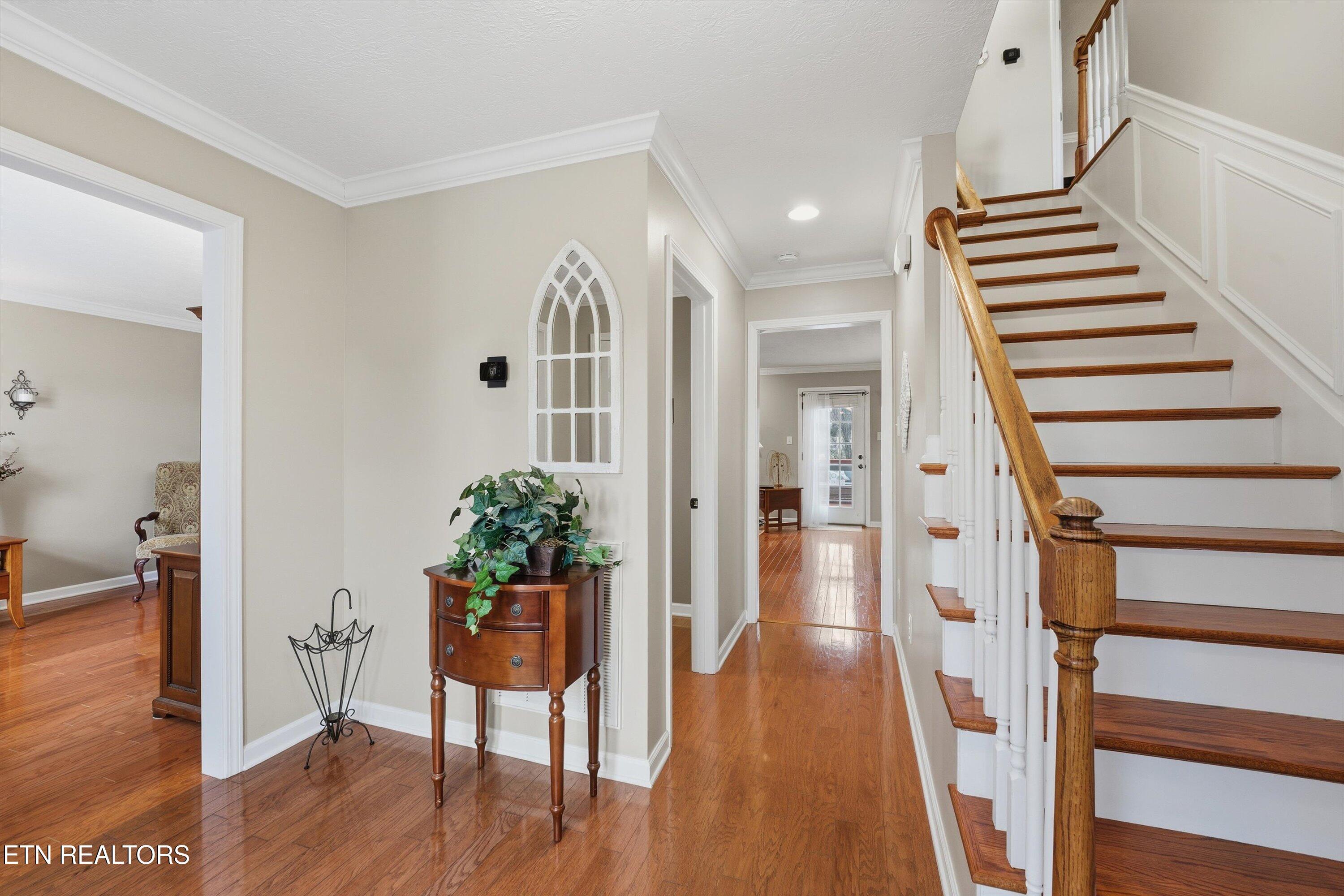 Image 4: Foyer