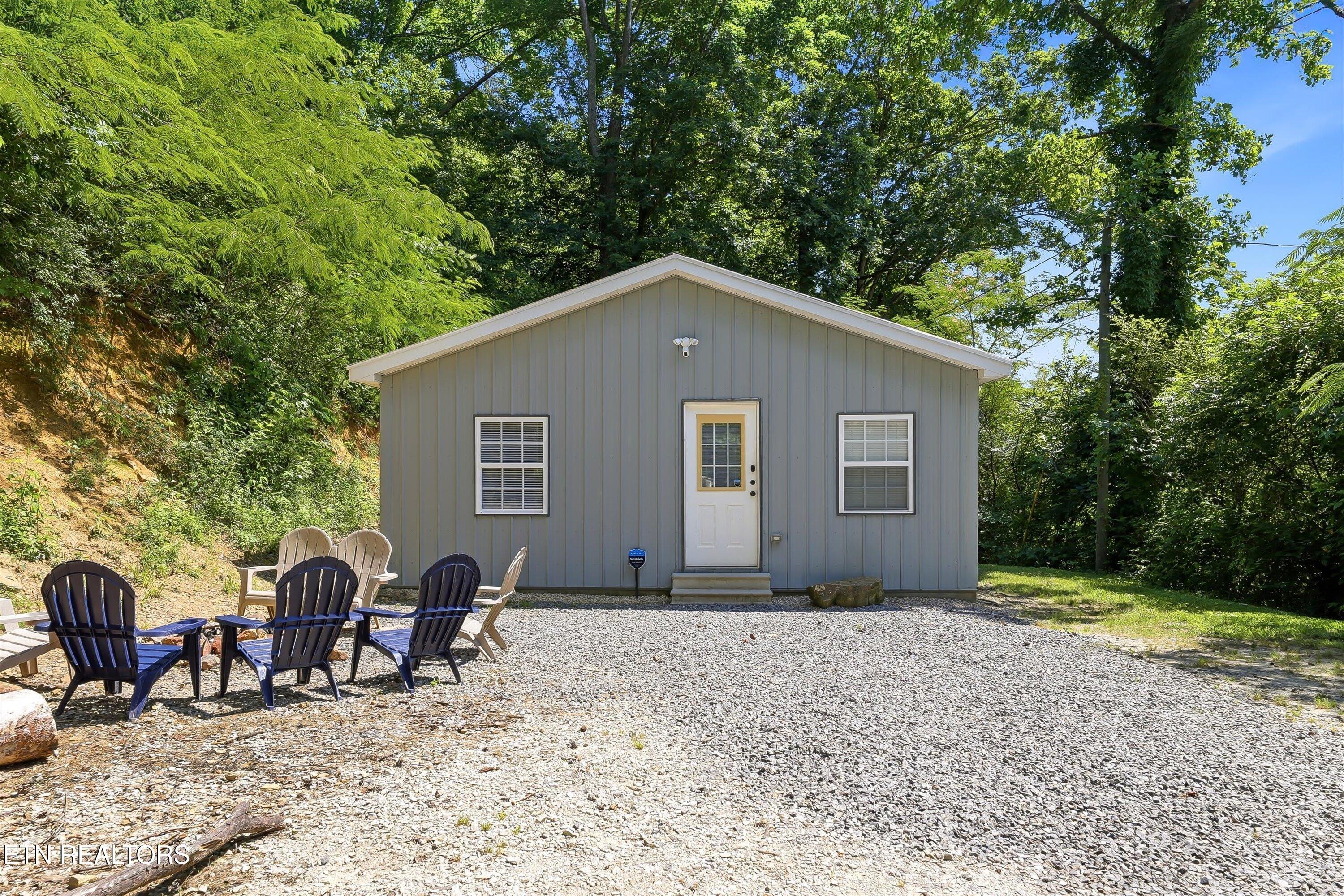 Image 2: 635 Briceville Hwy