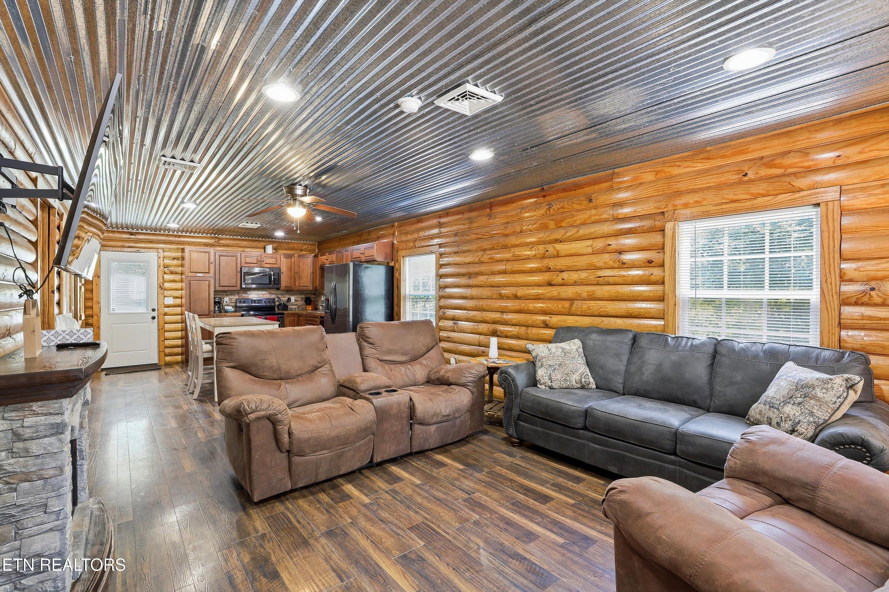 Image 3: Living Room