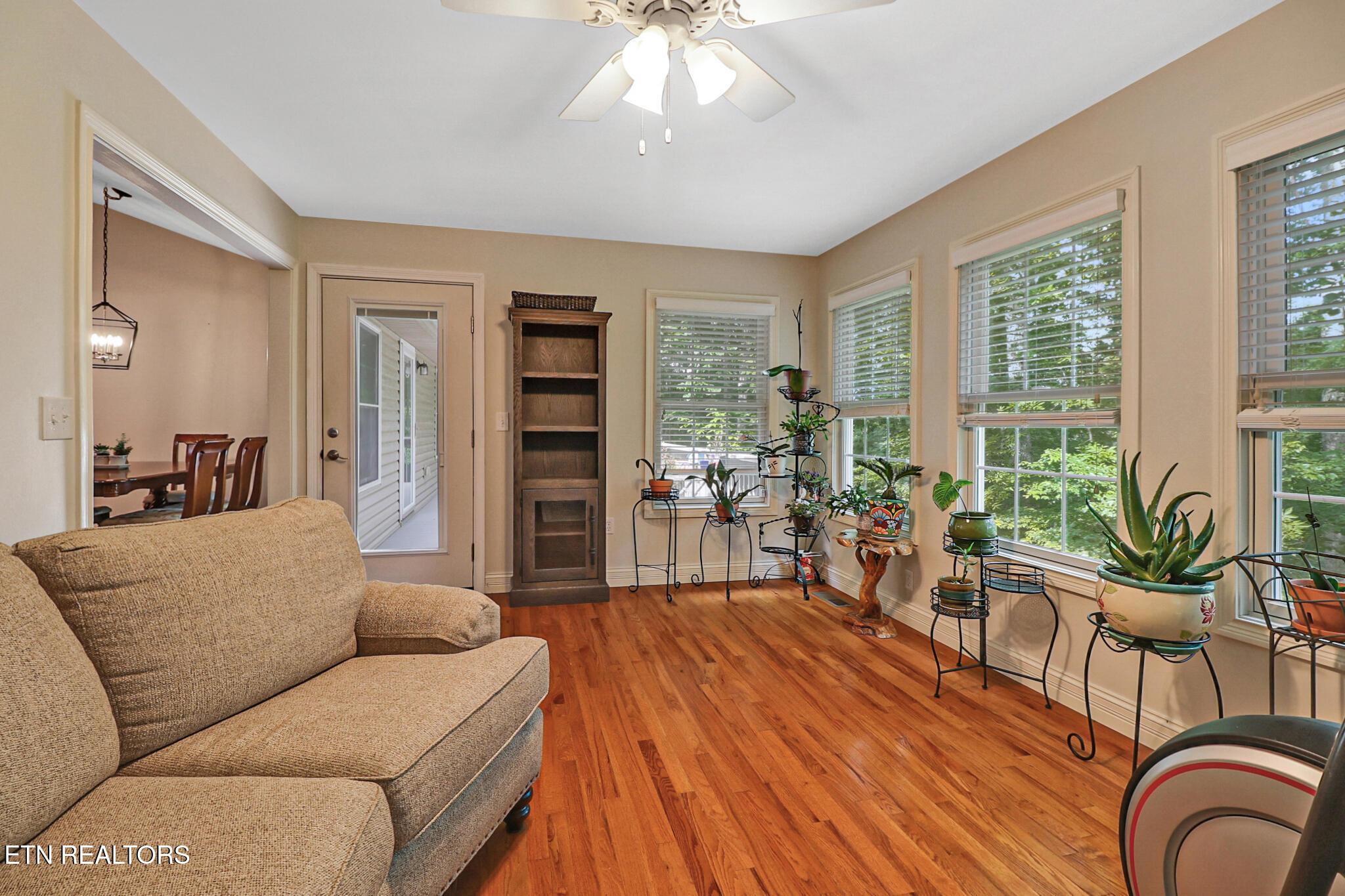Image 3: Sunroom