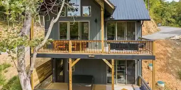 Image 2: 220 Jolene Way-back exterior