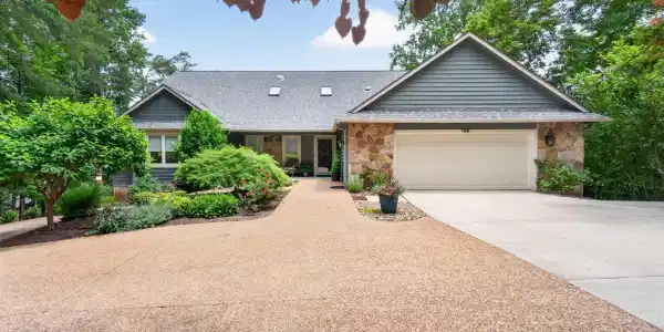 150 Lynhurst Drive