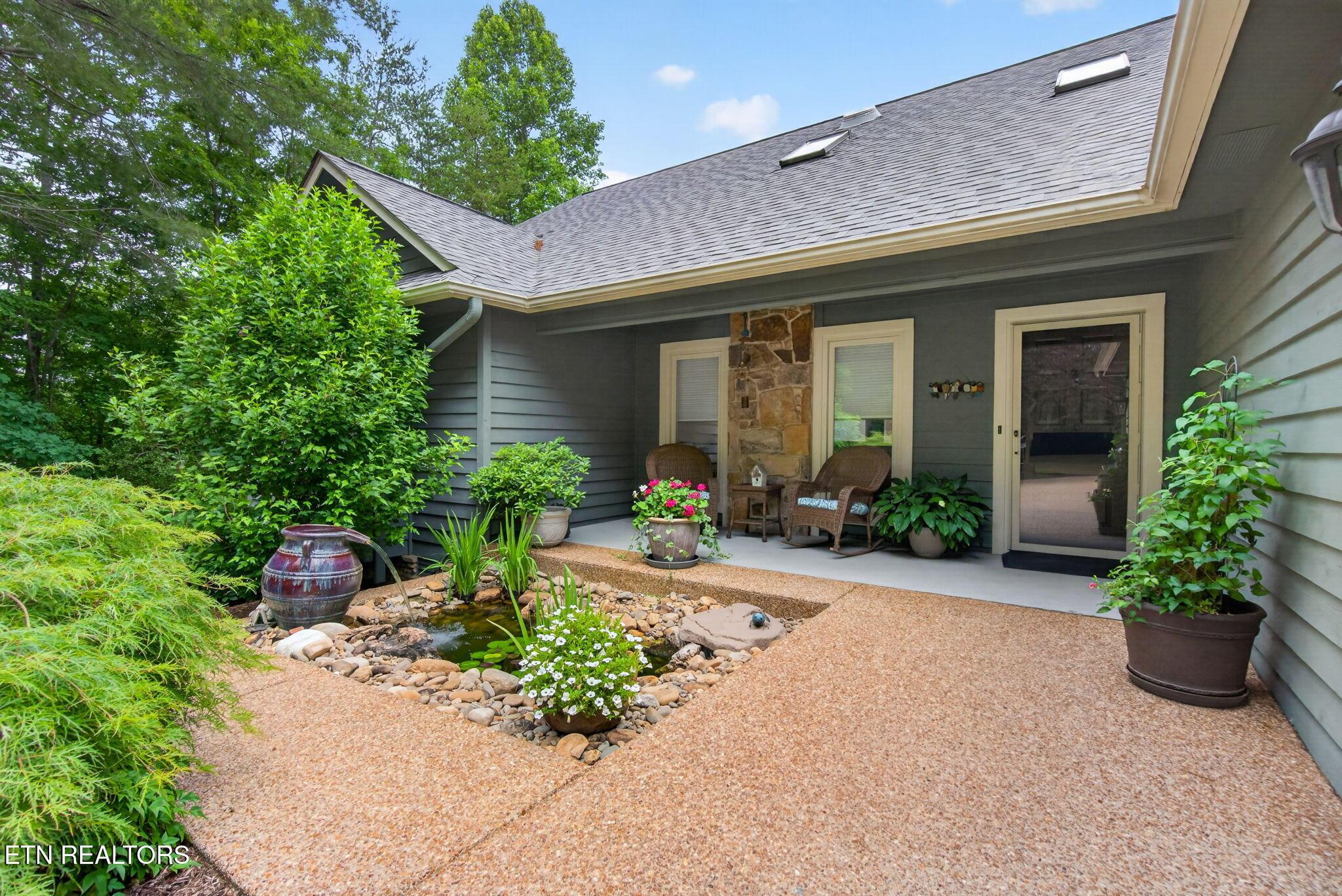 Image 2: 2-web-or-mls-150 Lynhurst Dr_18