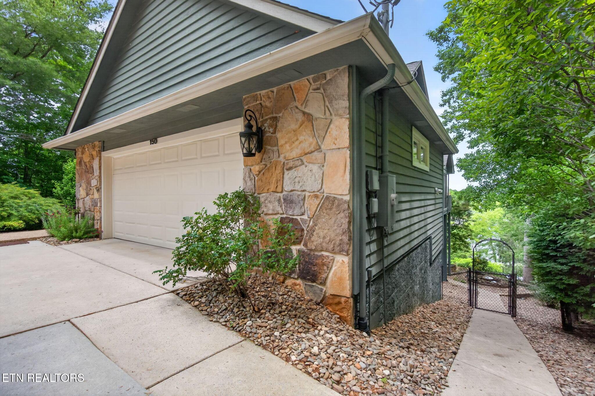 Image 3: 3-web-or-mls-150 Lynhurst Dr_17