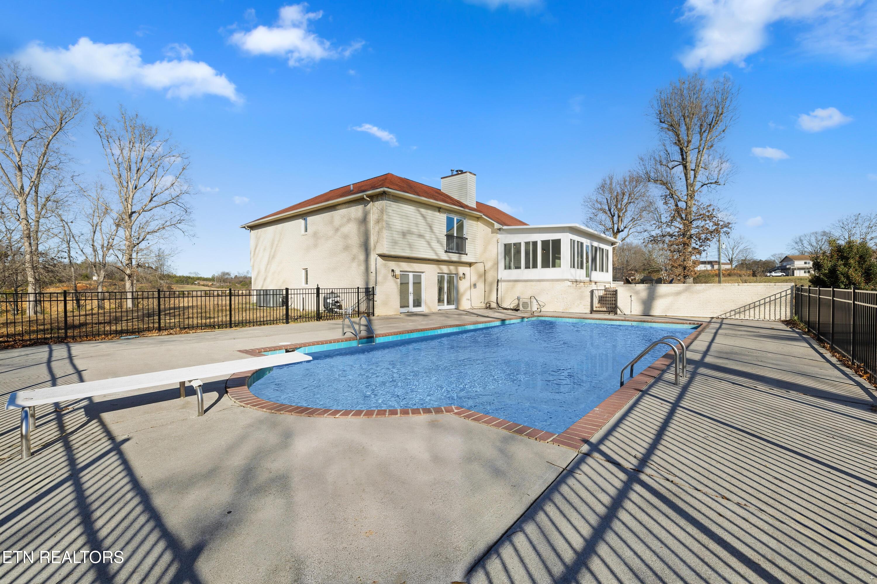 Image 4: POOL