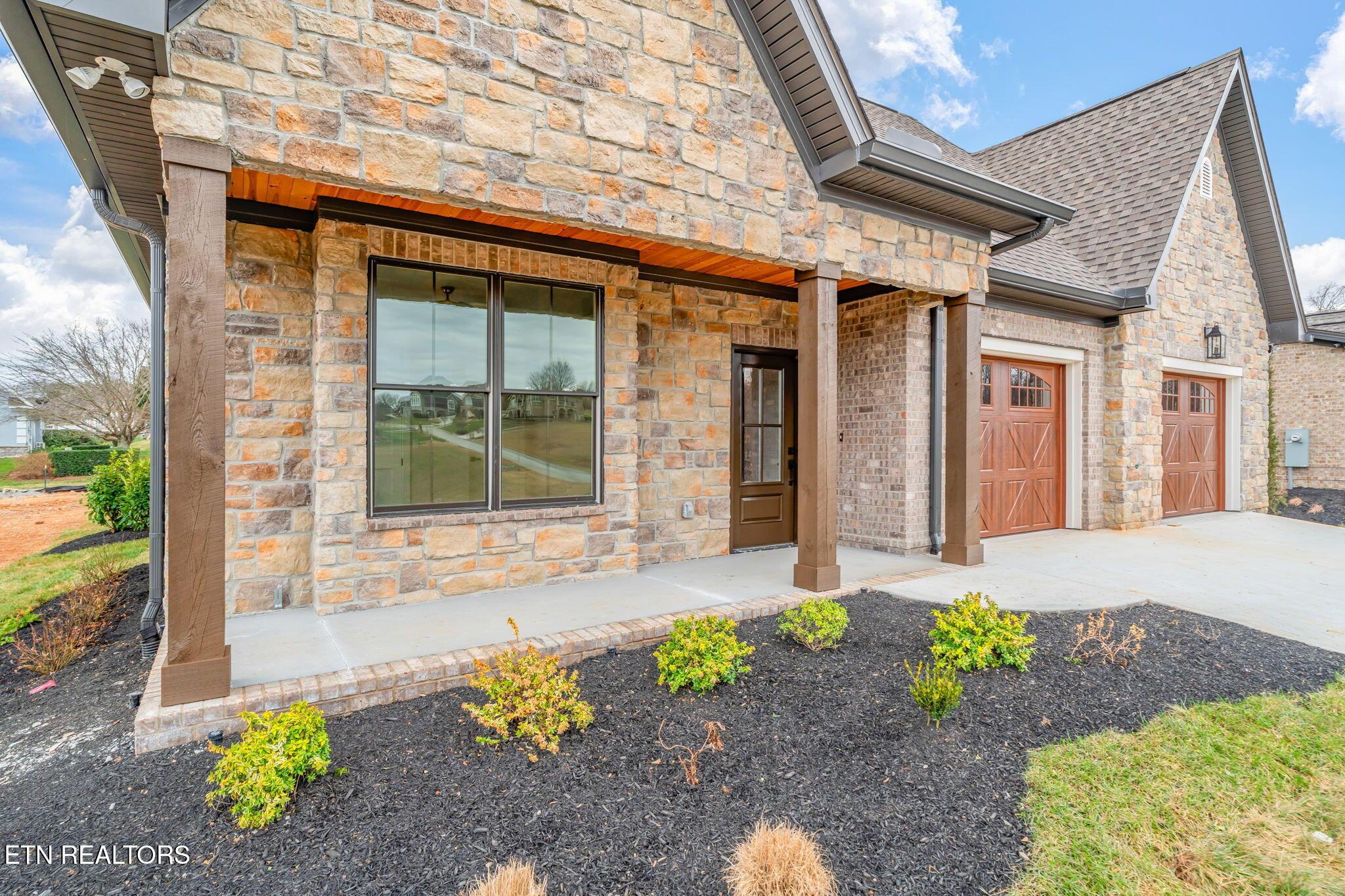 Image 2: 6-web-or-mls-204 Goldcrest Drive-39