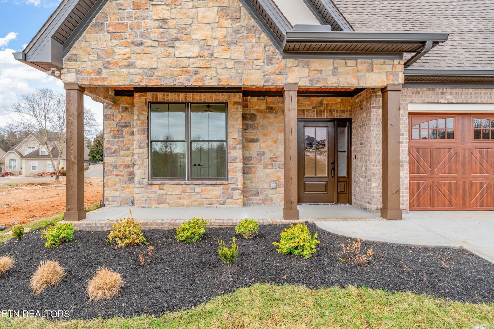 Image 3: 7-web-or-mls-204 Goldcrest Drive-40