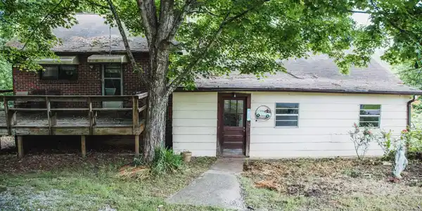 2713 Peterson Lane