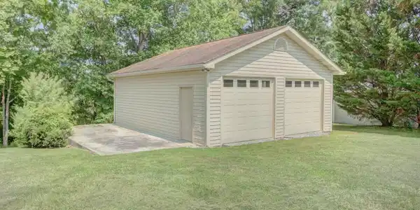 Image 4: Extra Detached 2-Car Garage