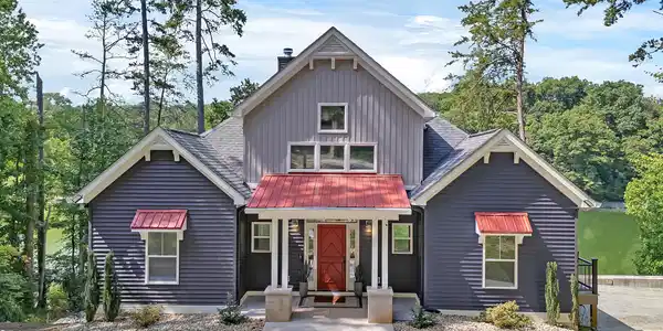 3552 Lakeland Drive
