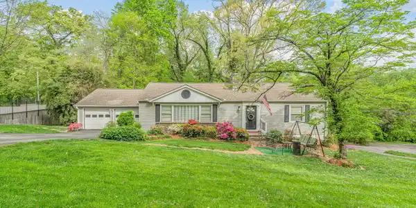 5525 Crestwood Drive