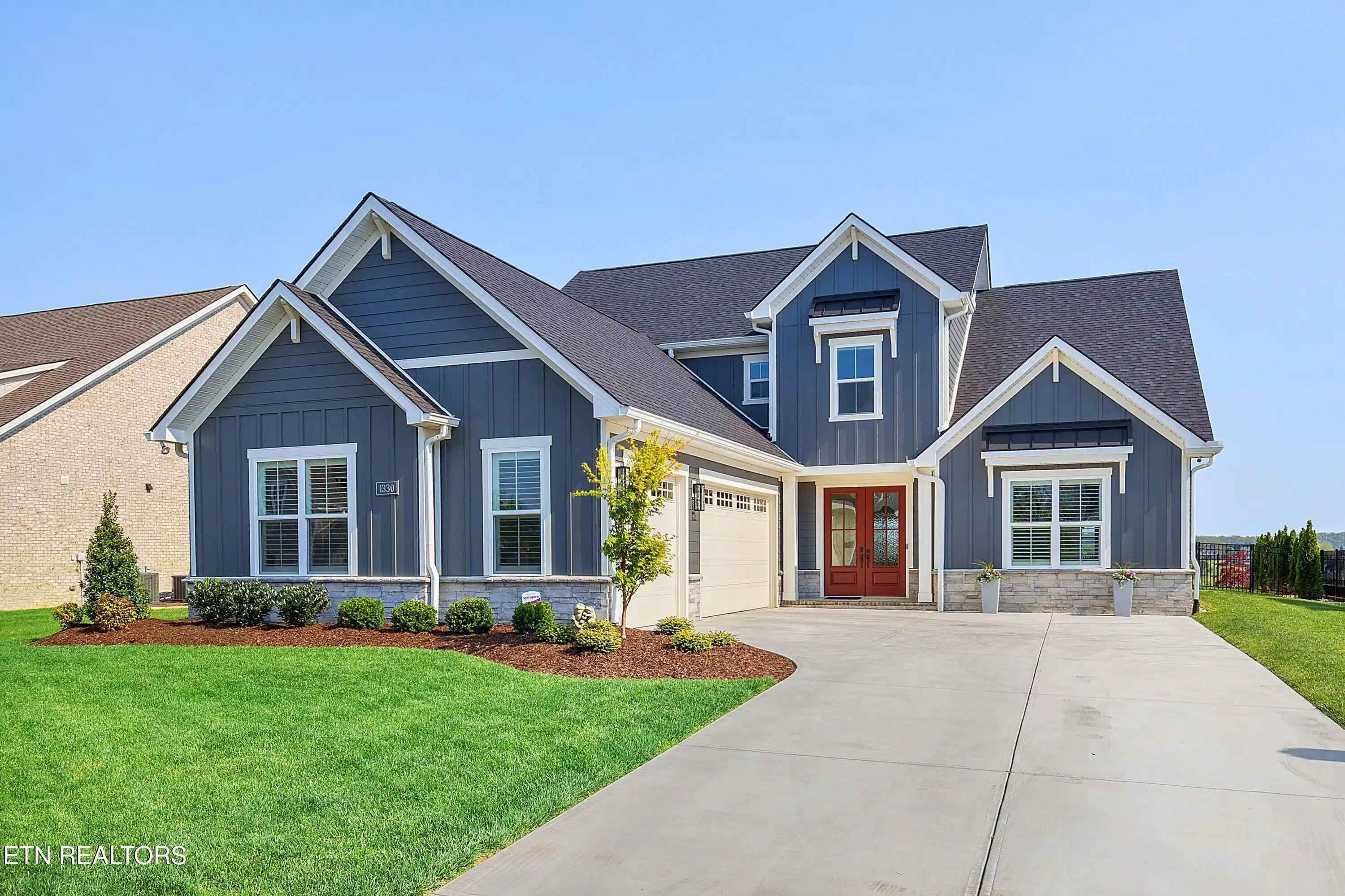 Image 1: front view of home side