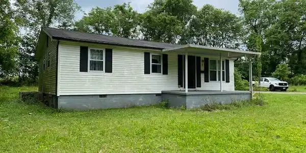 8722 & 0 Mascot Rd