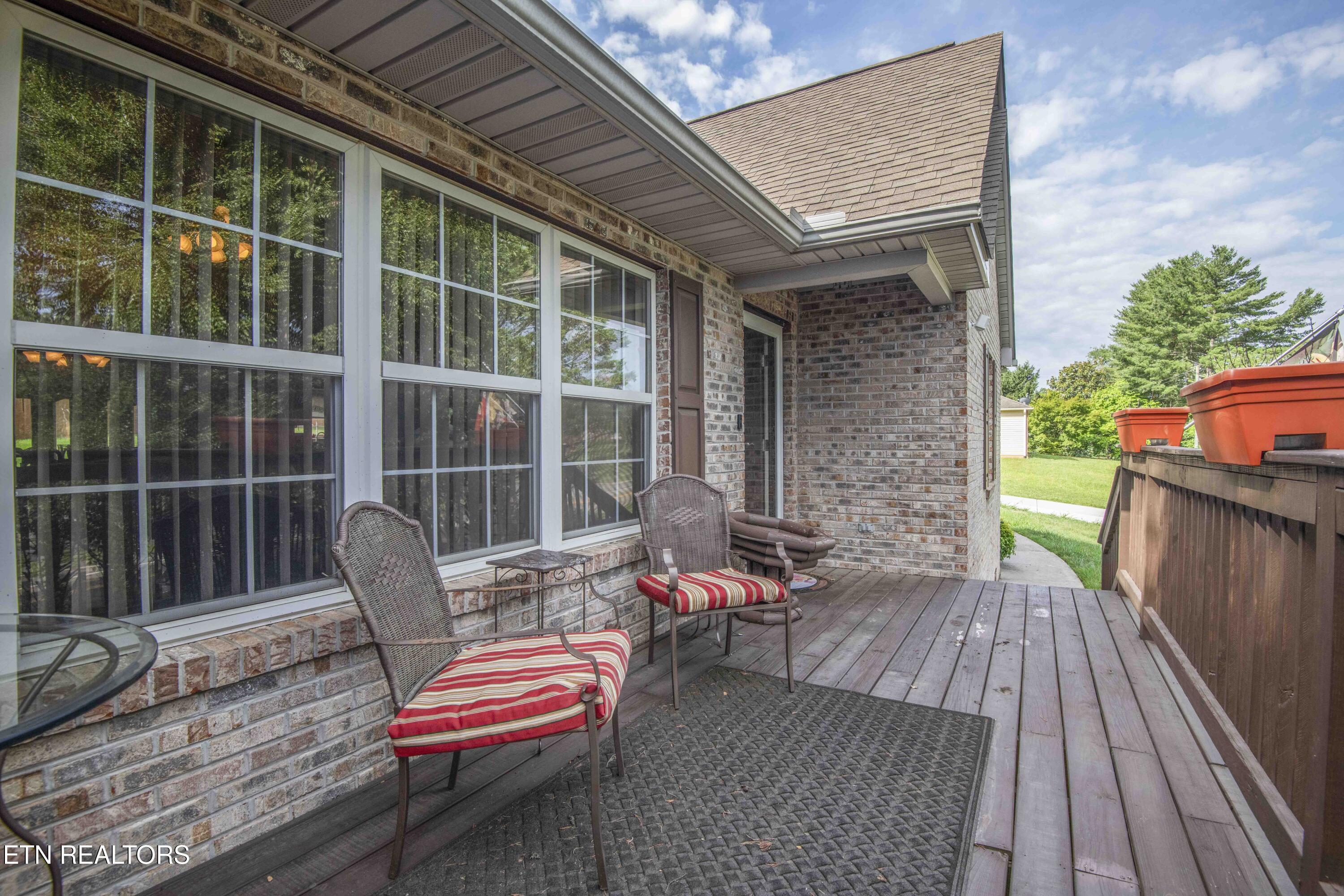 Image 3: porch_1