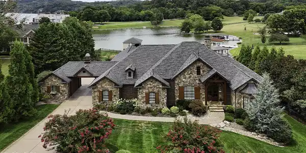 8711 Inlet Drive