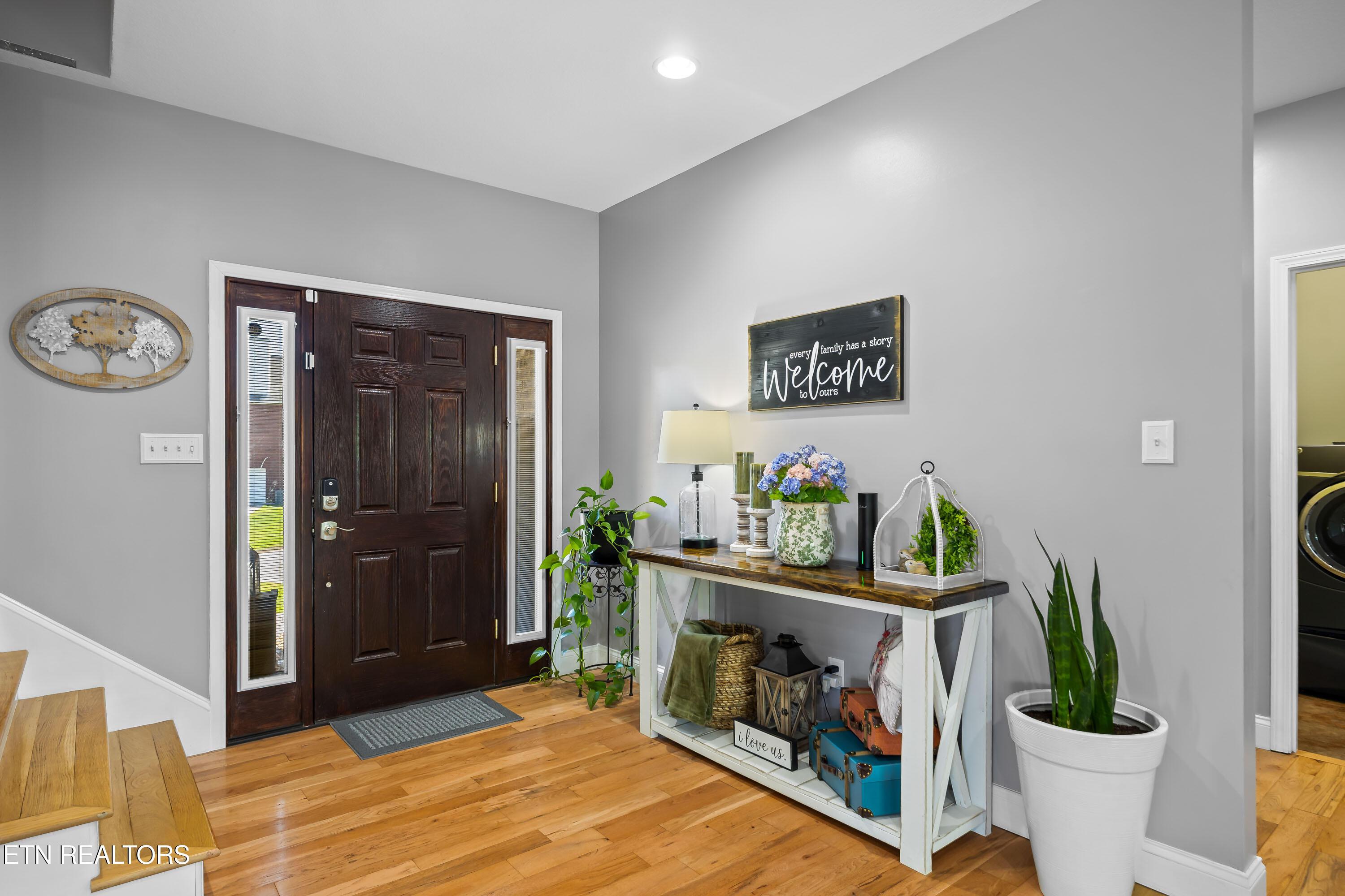Image 4: Front Entrance
