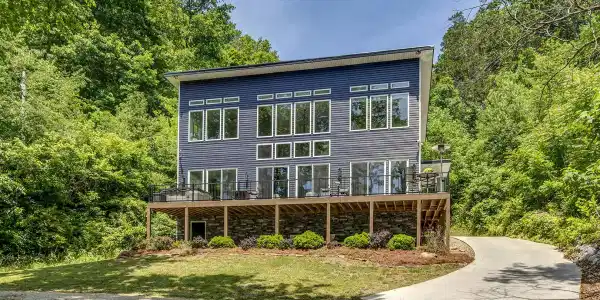 880 Skyline Drive