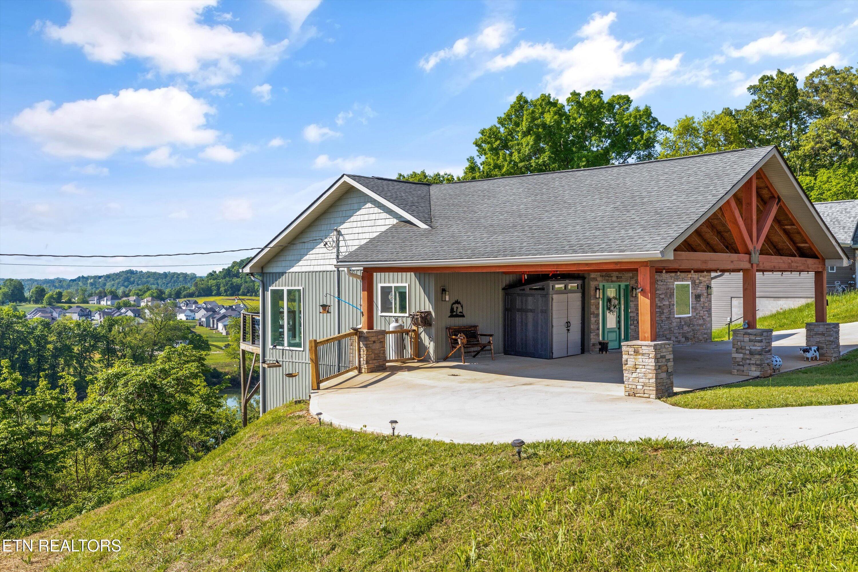 Image 3: 9828 Kodak Rd