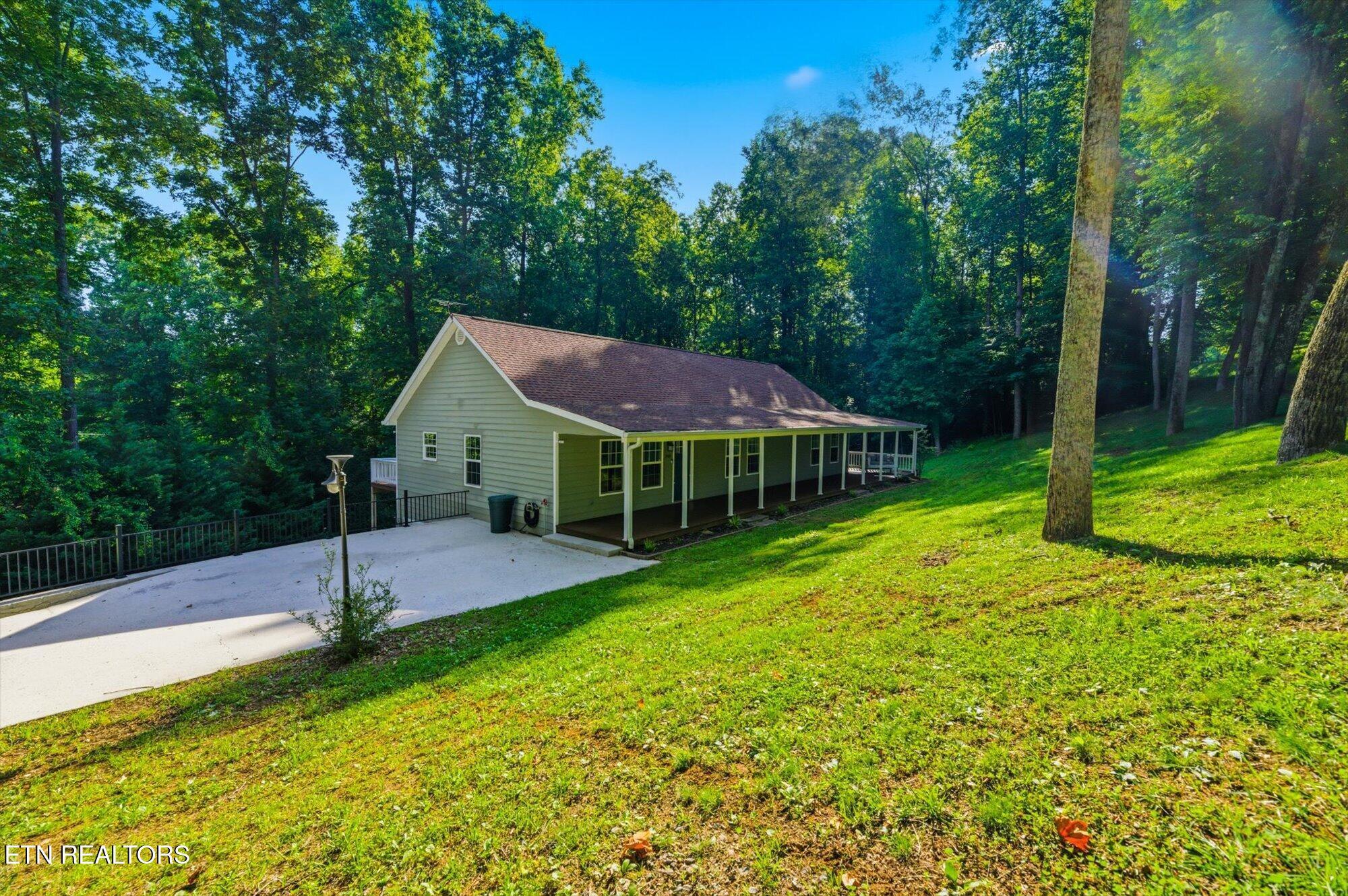 Image 2: 03-240-Scenic-Dr-Dayton-TN-3
