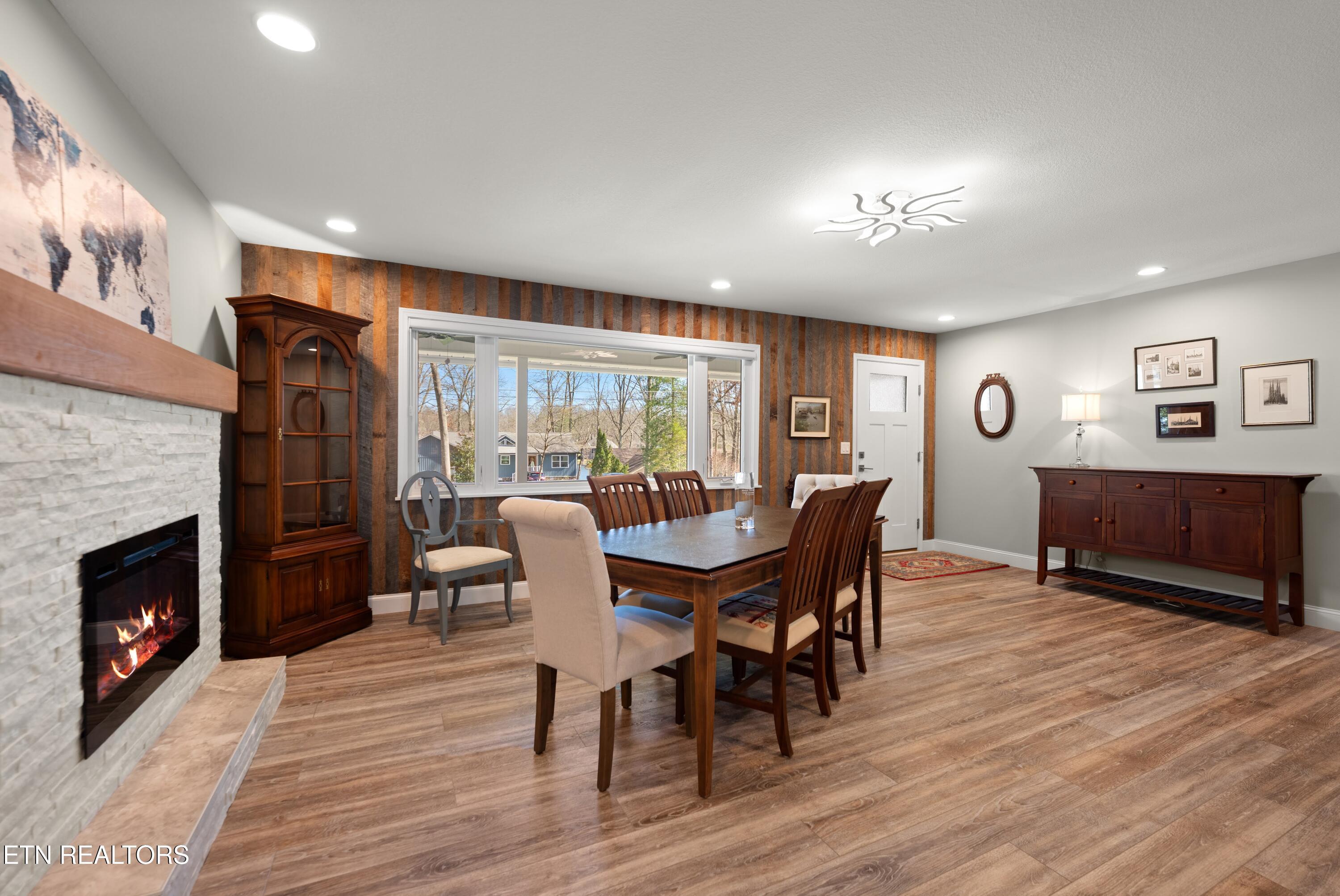 Image 4: Front Flex Room 3