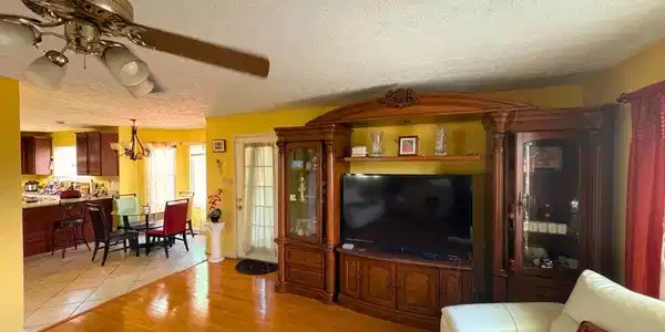Image 3: 3