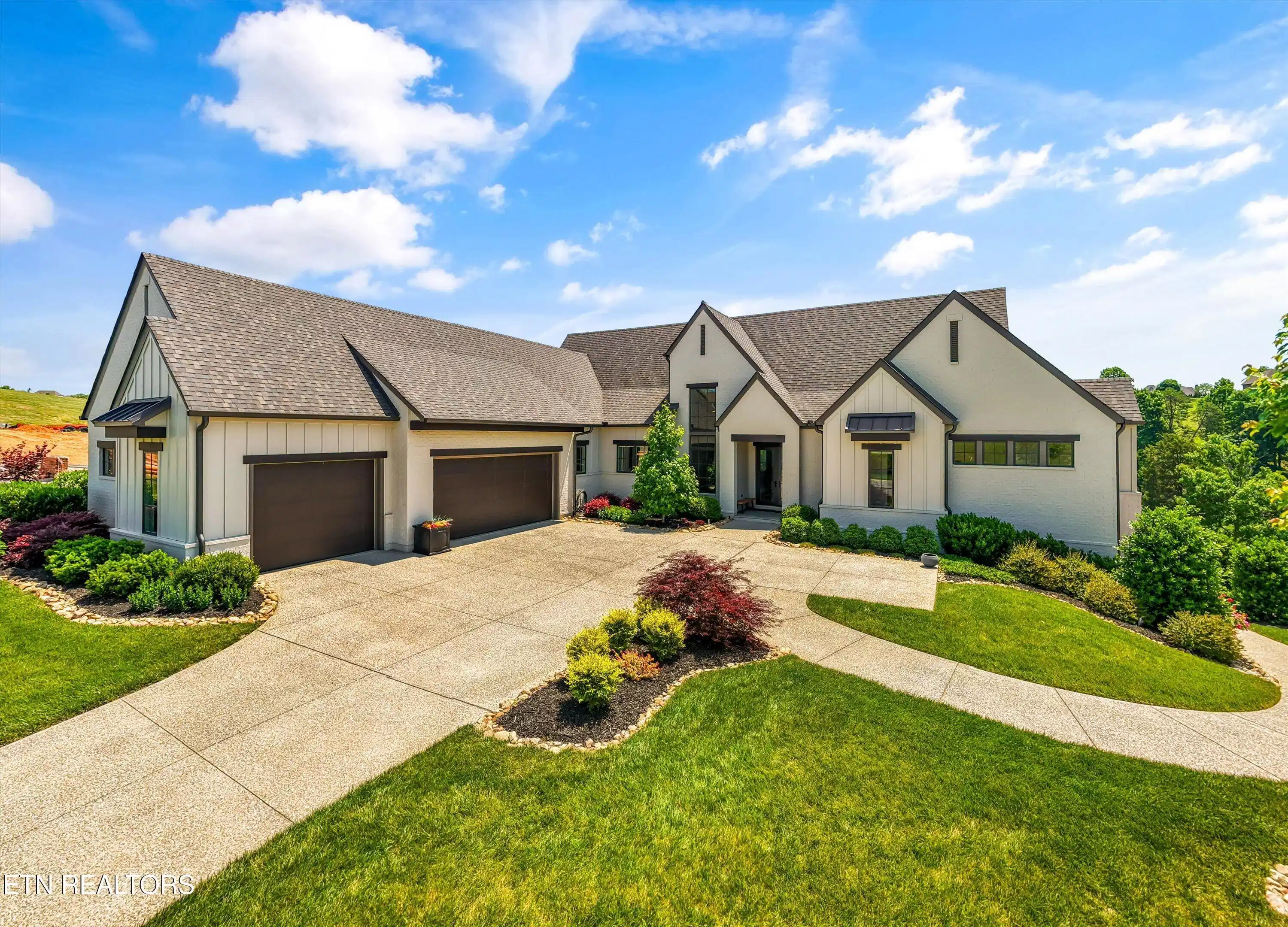 Image 1: 01-317 Admiral Ct002