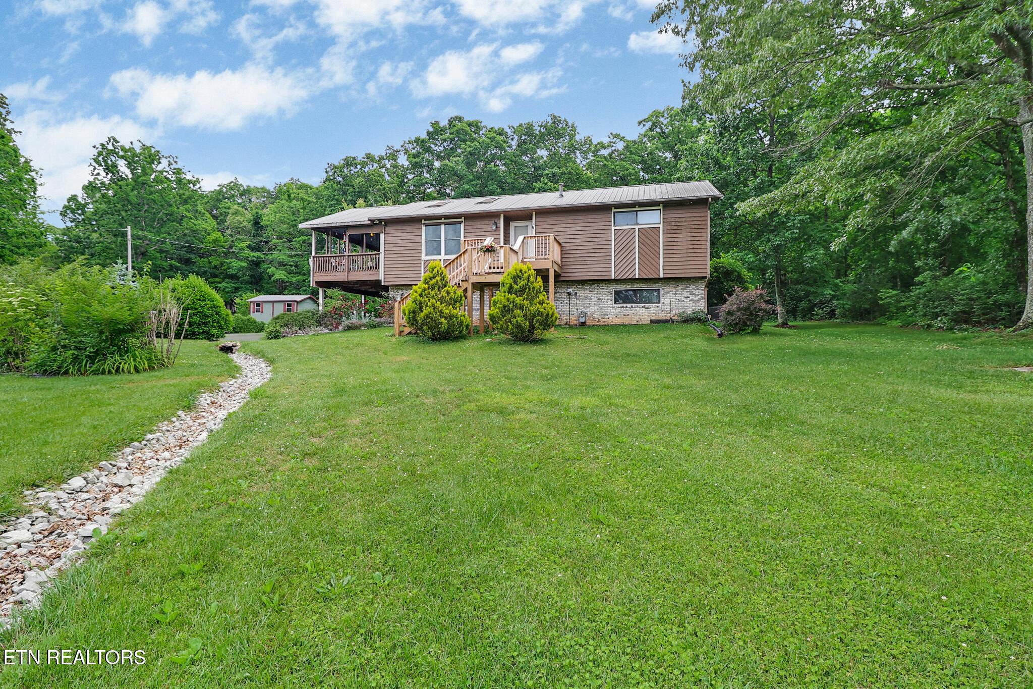 Image 1: Lovely Home on Large Lot