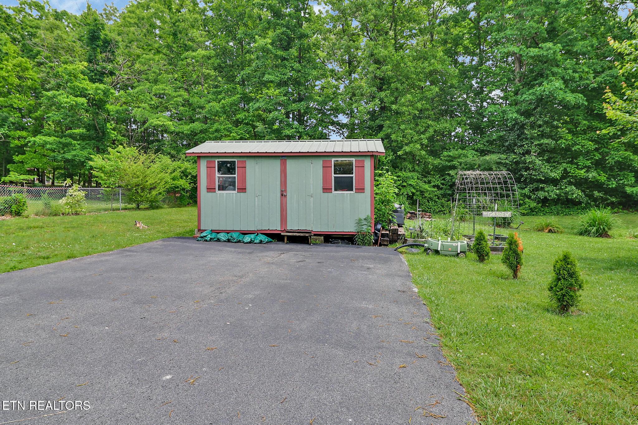 Image 4: Detached Workshop