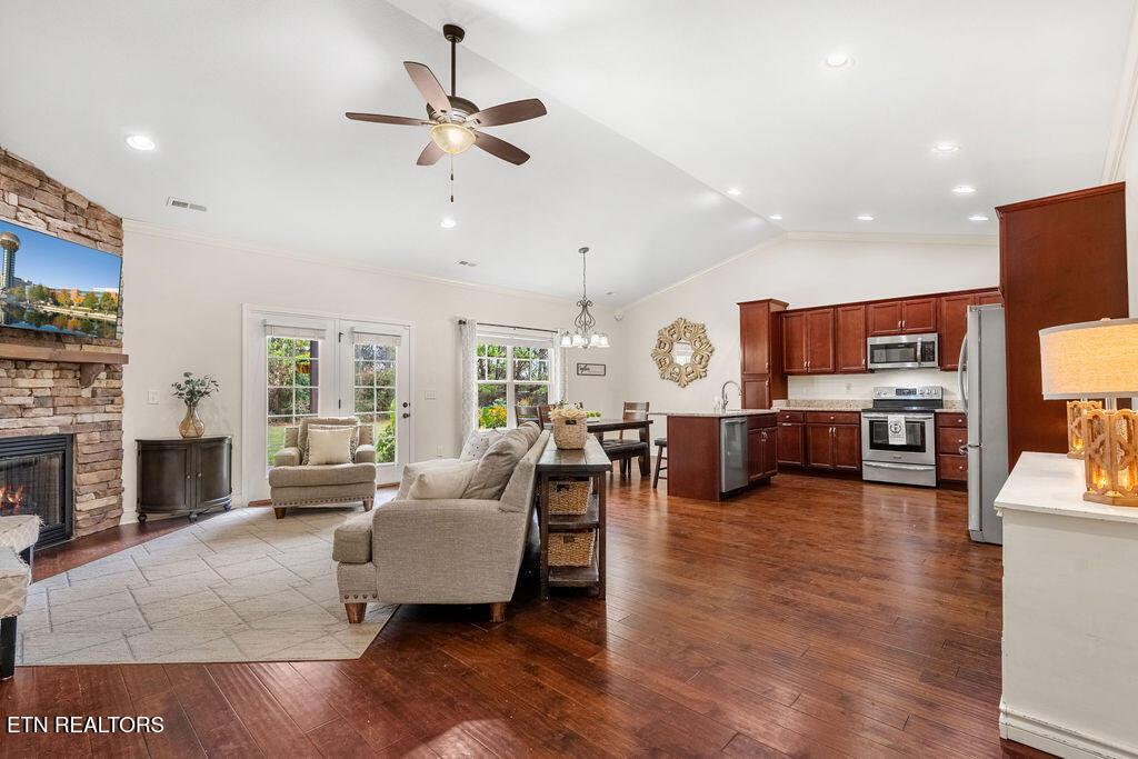 Image 3: Living Room into Kitchen
