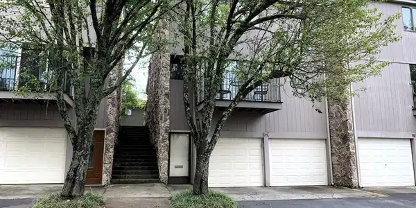 1916 Cherokee Bluff Drive