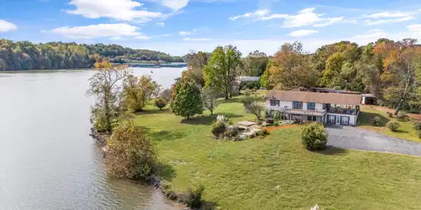 1186 Jenkins Lane