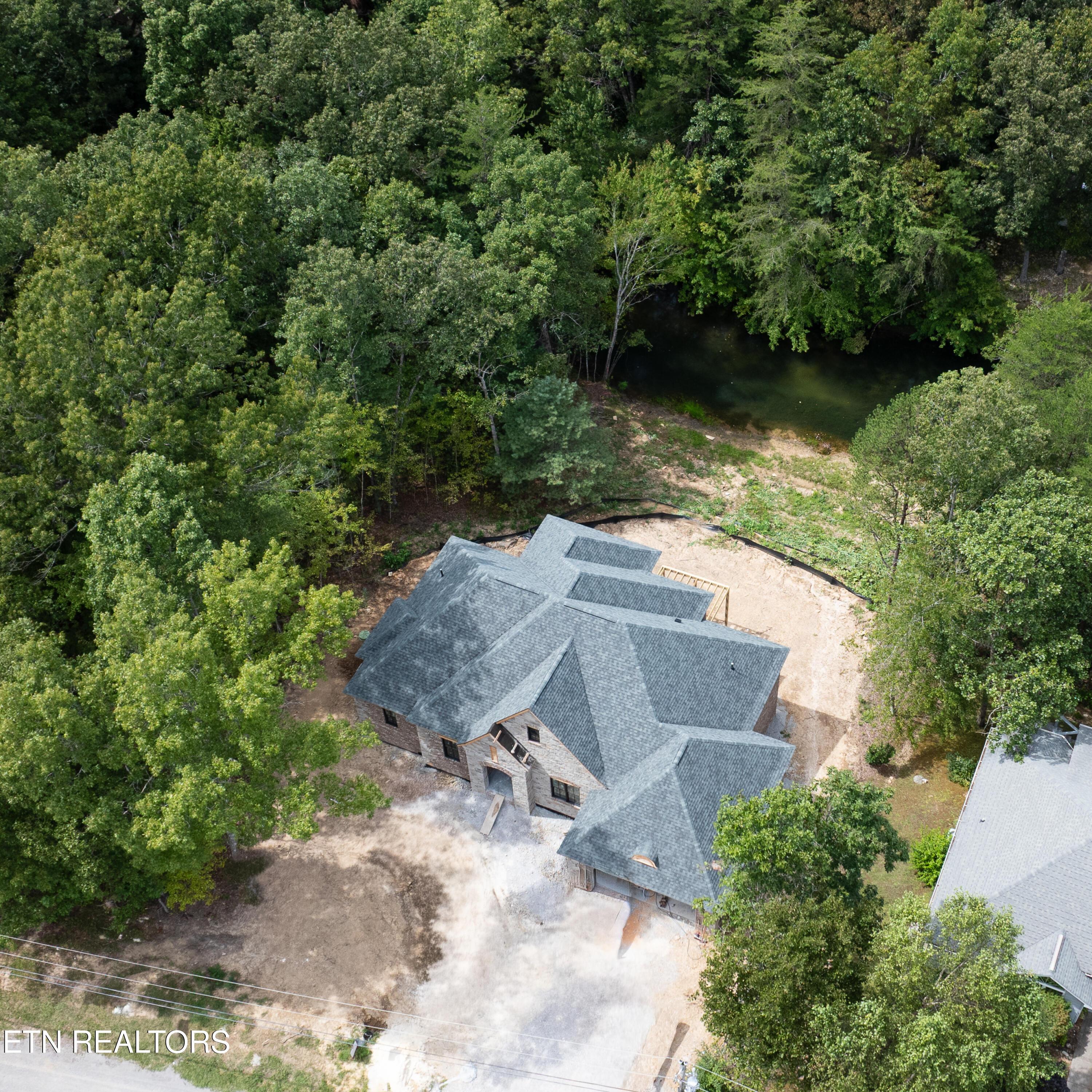 Image 1: 135 Hedgewood Fairfield Glade, Tennessee
