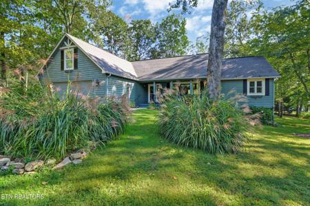 123 Lakeview Drive