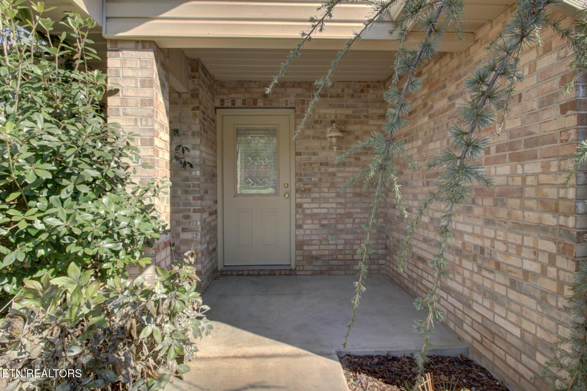 Image 4: Entryway