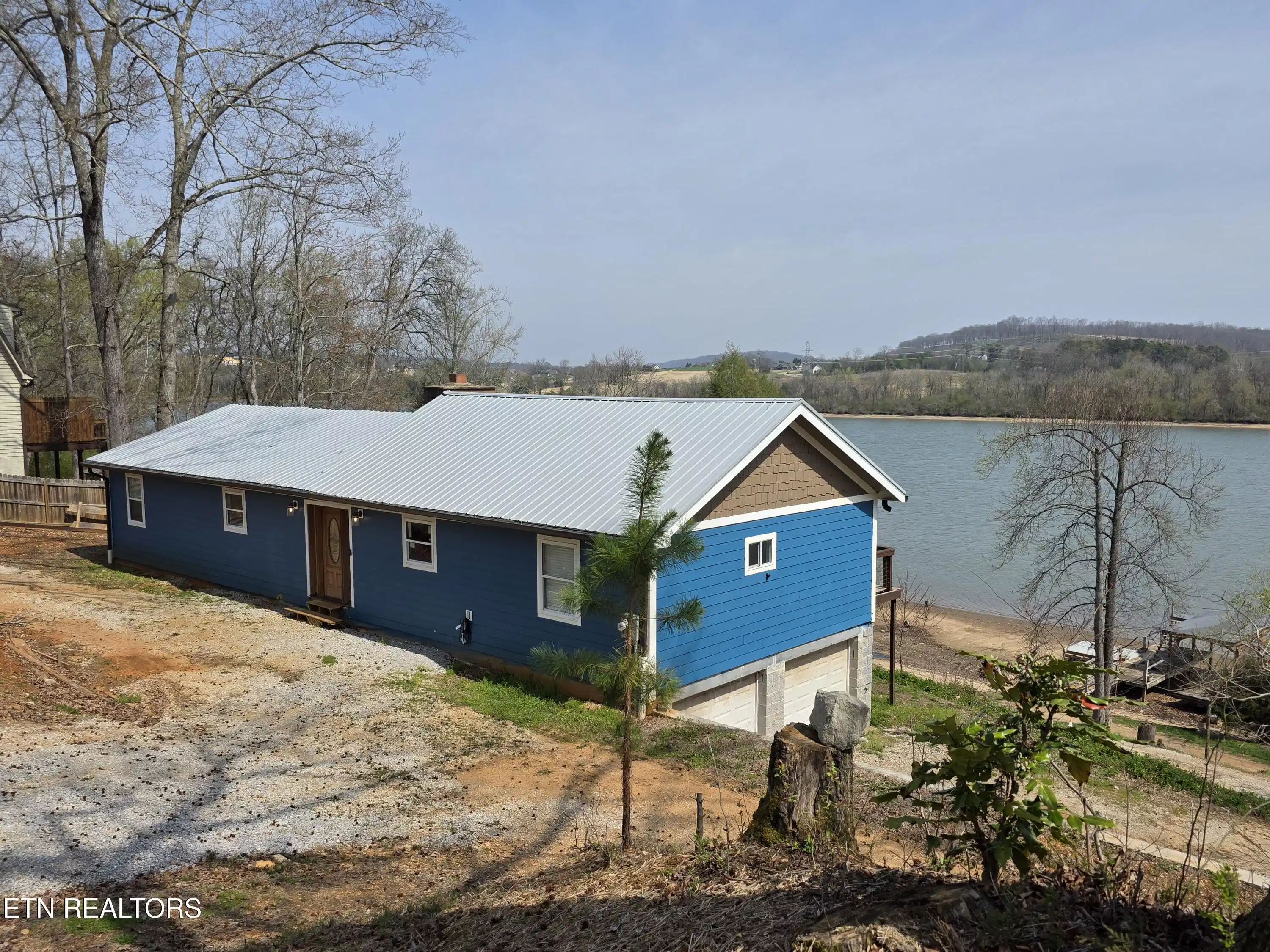 Image 1: Lakeshore Vista lake view