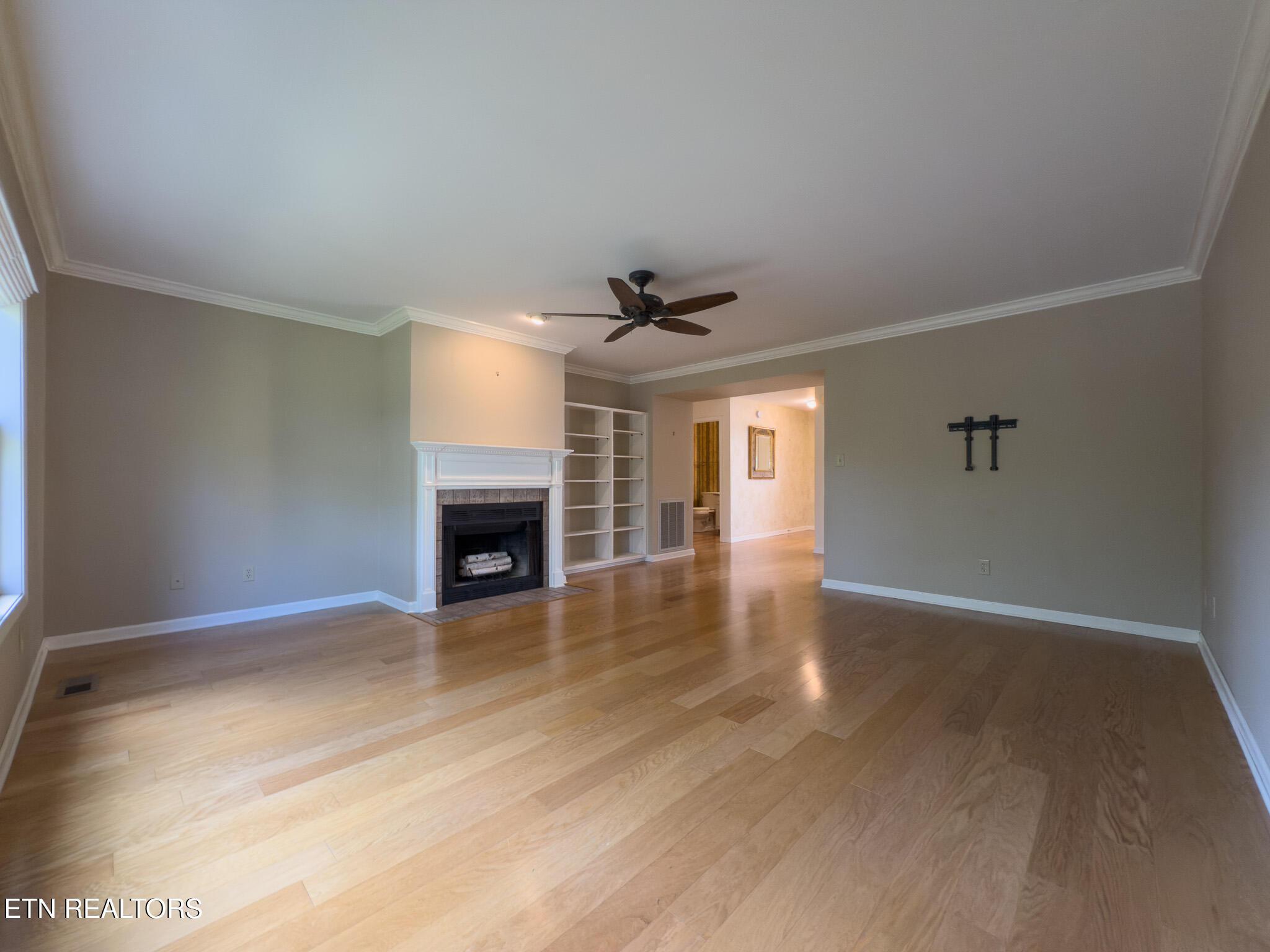 Image 3: Living area upstairs