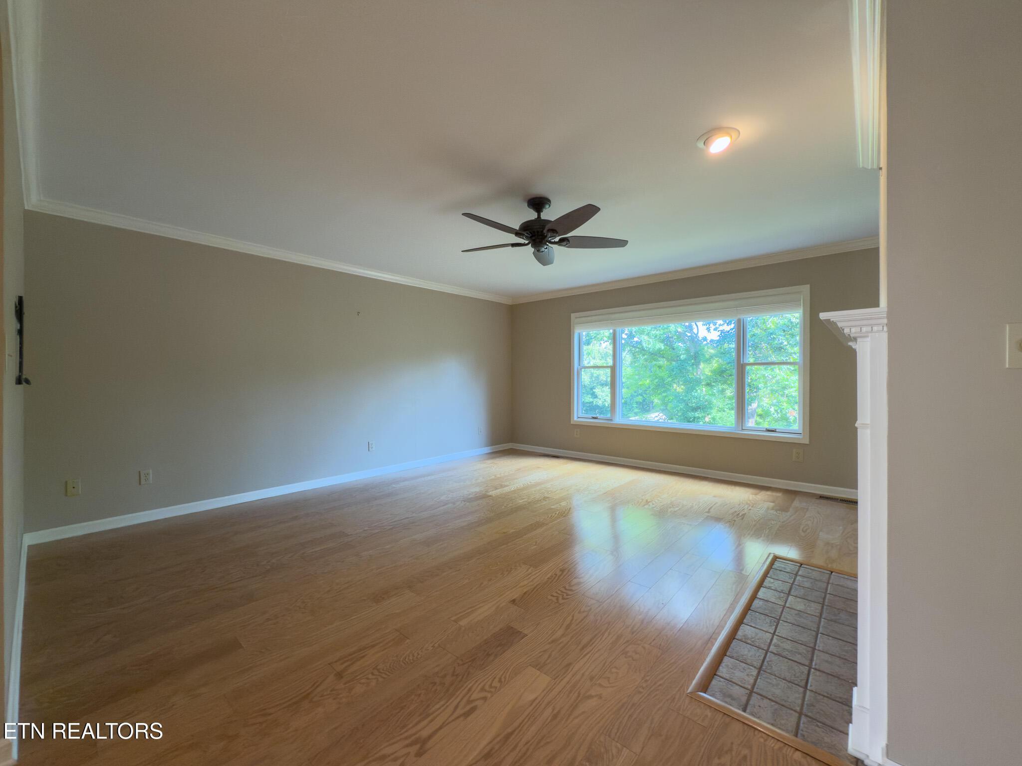 Image 4: Living area upstairs