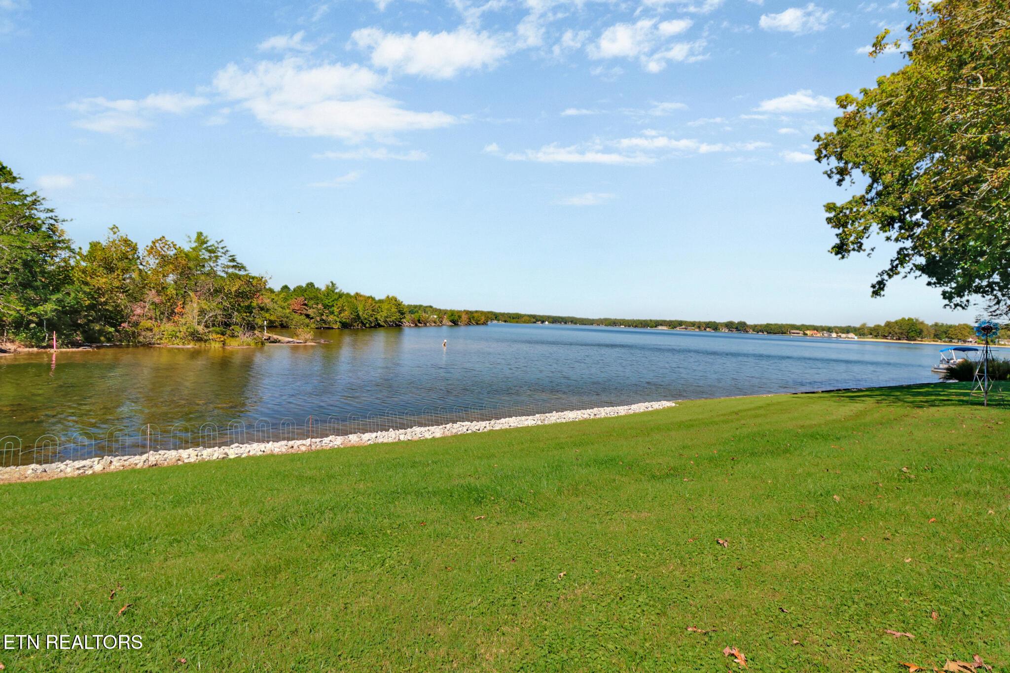 Image 4: Lake Tansi is a Water Skiing Lake!