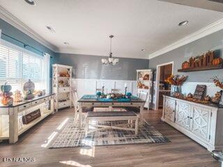 Image 4: Dining room