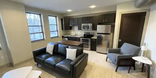 Image 4: Kitchen/Living Room