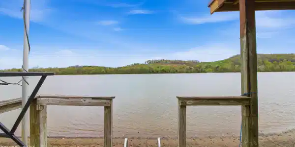 Image 3: lakeshore-39