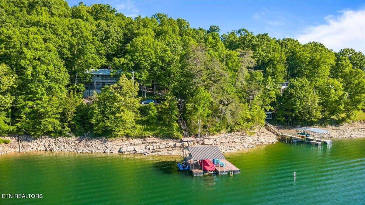 Image 1: 05-244 Lakeshore Dr