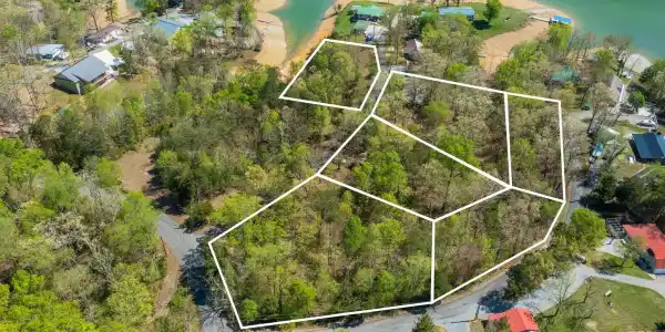 Image 4: homesandvideos aerials-7815 lines