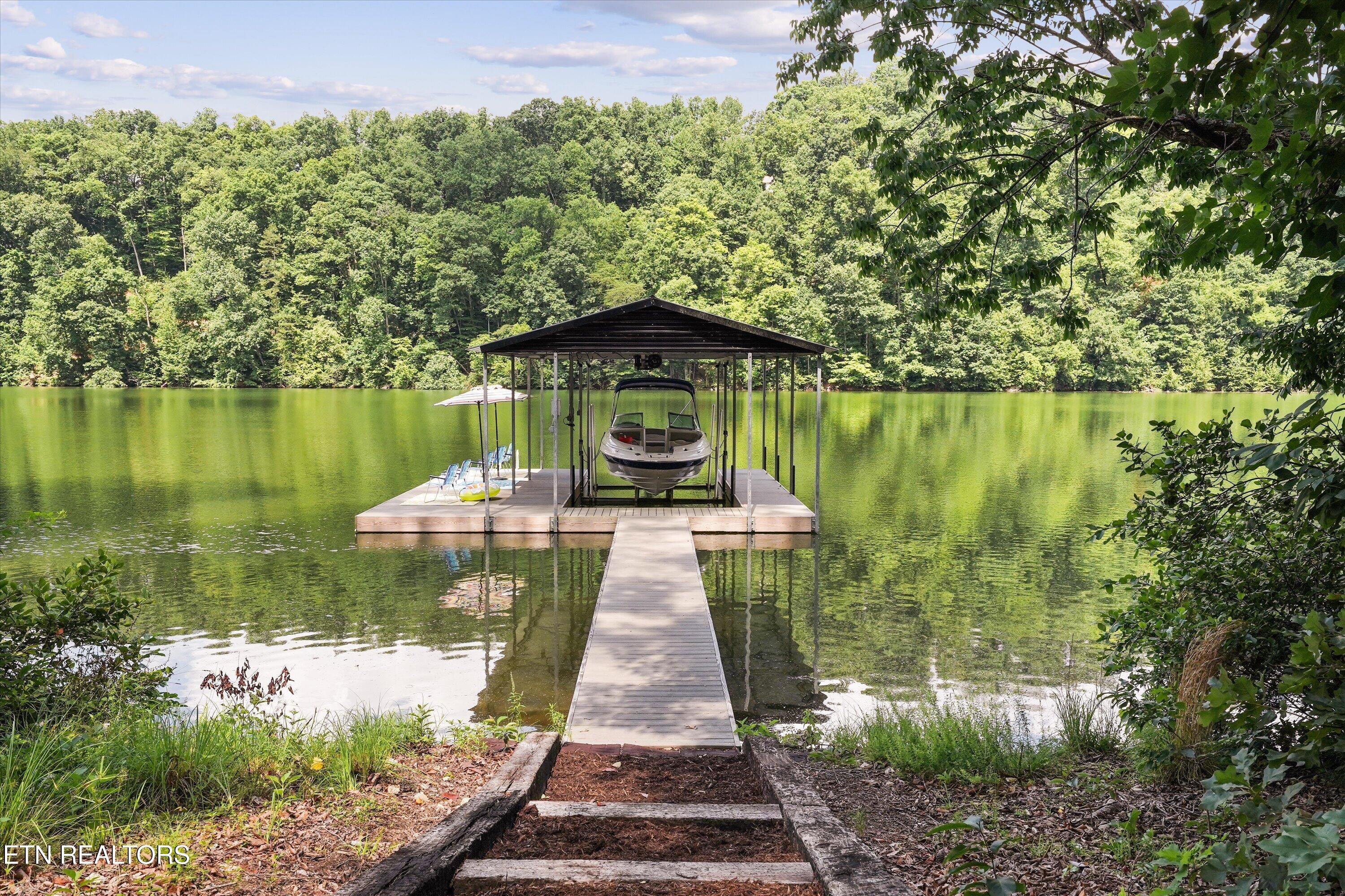 Image 2: Covered Boat slip/dock