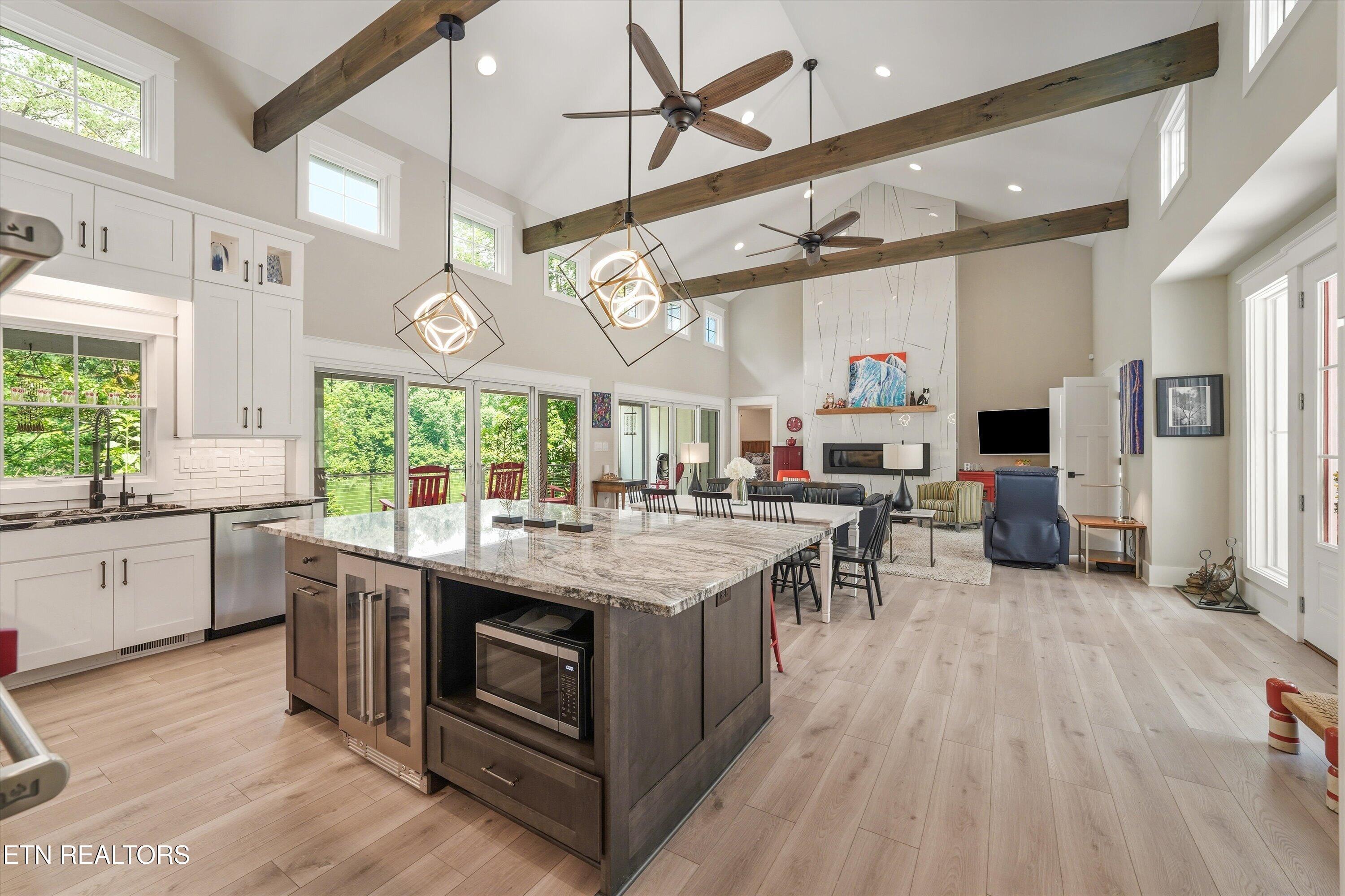 Image 3: Kitchen/Great room
