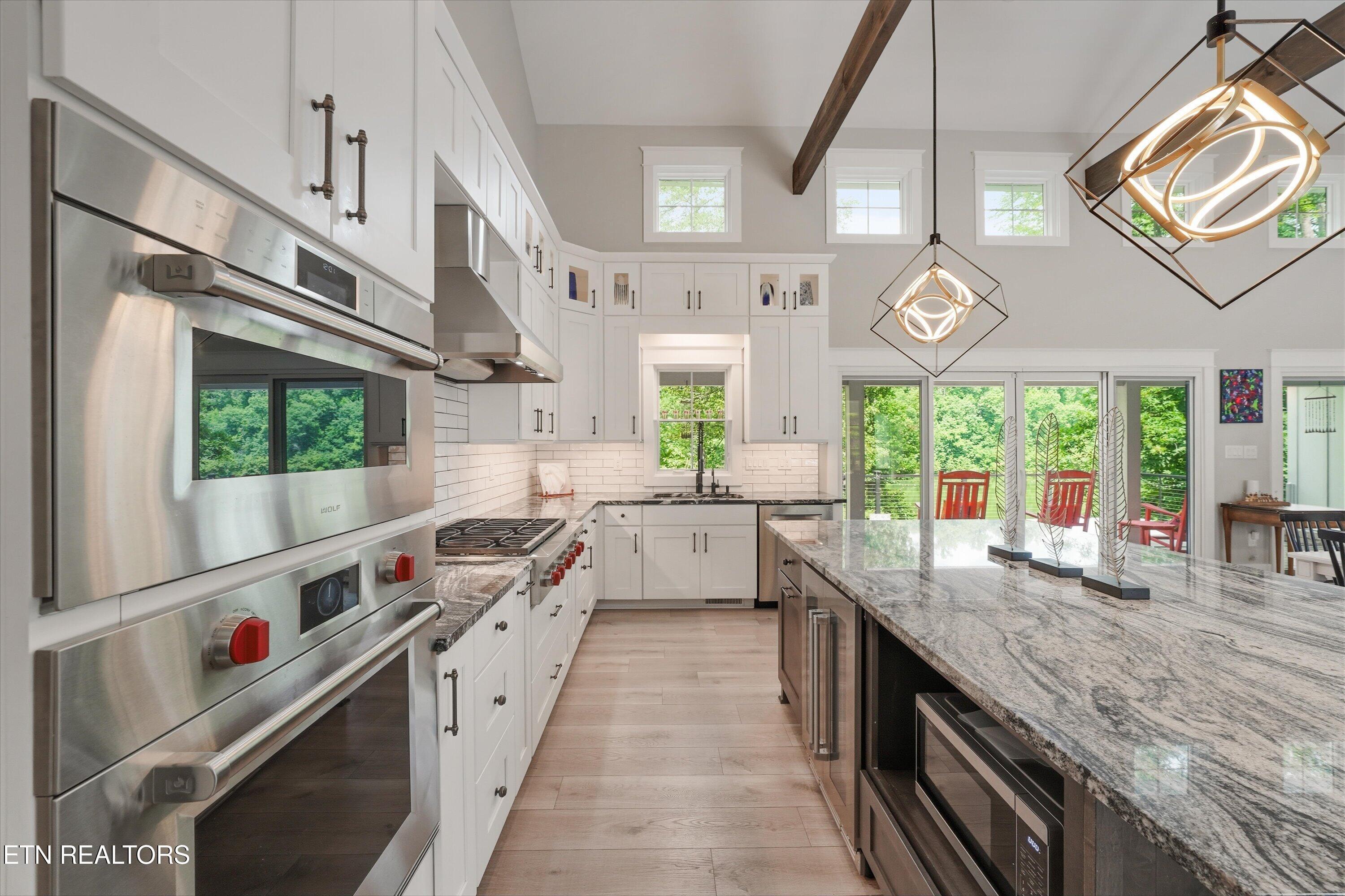 Image 4: Kitchen