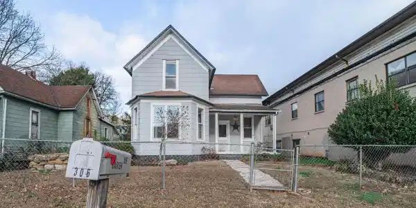 306 Carter Ave