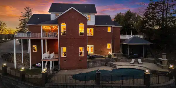 Image 2: 59-web-or-mls-433 River Bend Dr-59